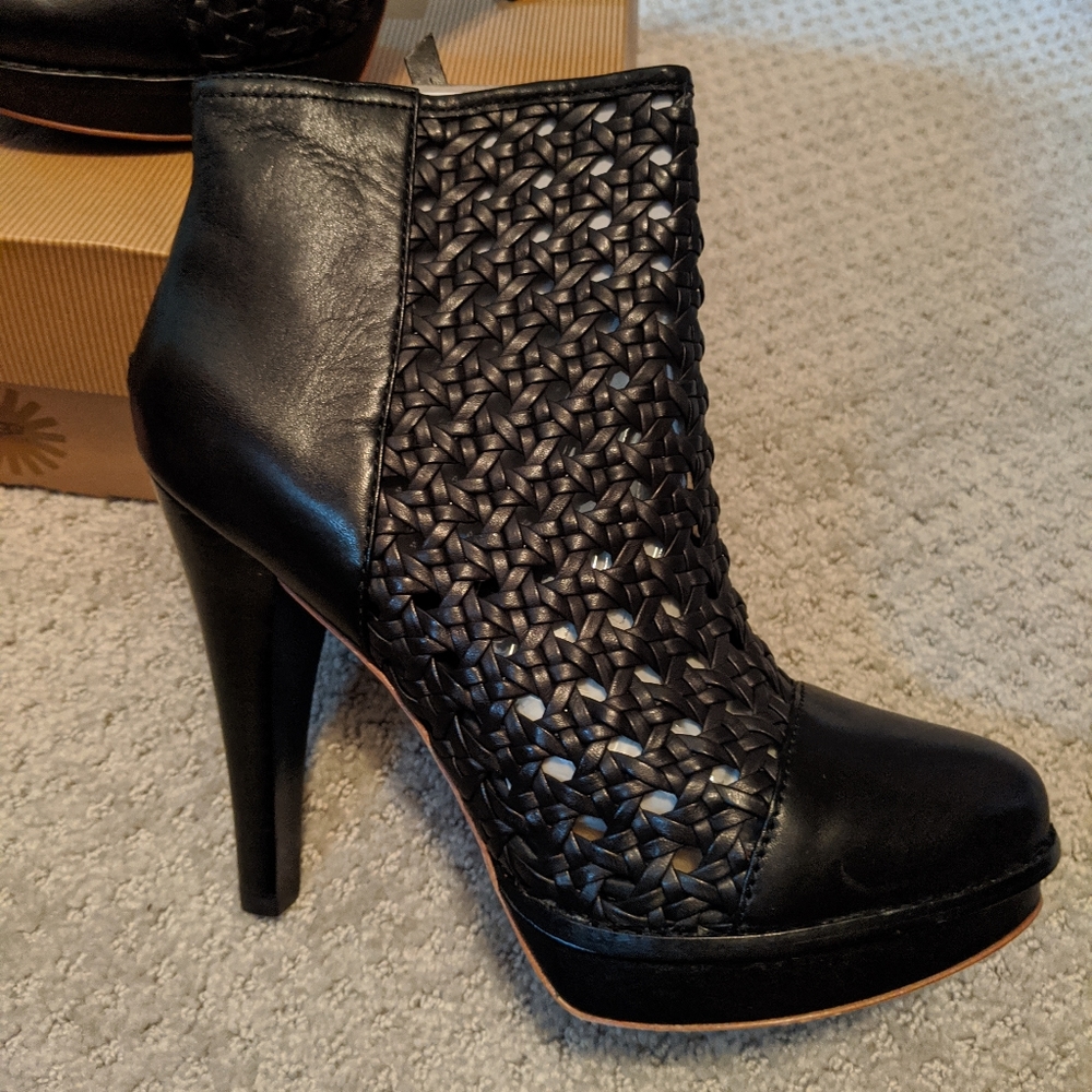 NIB: UGG Maliha heels